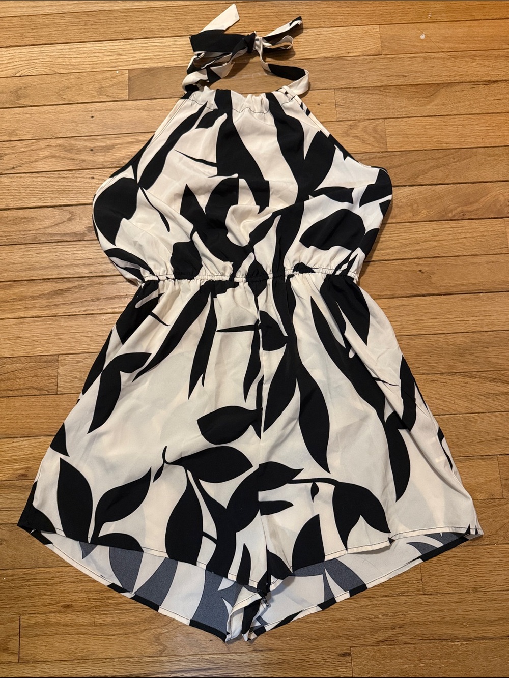 SHEIN Black and Cream Leaf-Print Halter Romper NWOT-never worn